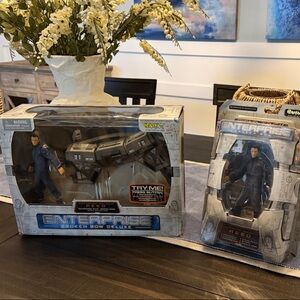 Star Trek Enterprise 2 Figure & Shuttle Set in Box - Gray/Black